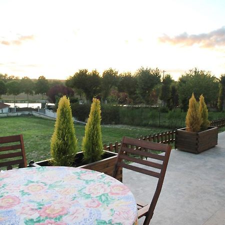 La Maison Et Son Jardin Sur Le Canal De Bourgogne Ravieres المظهر الخارجي الصورة