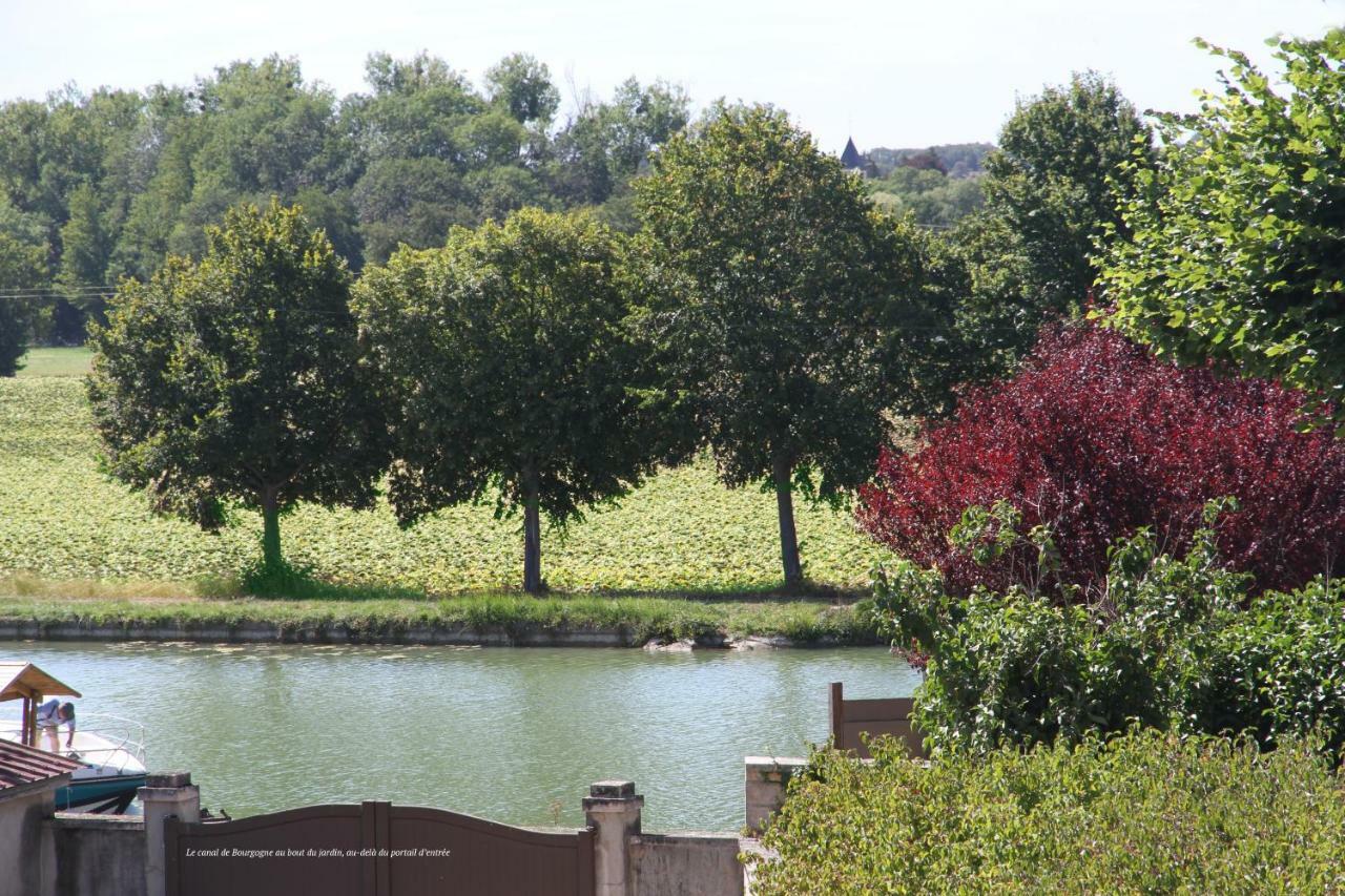 La Maison Et Son Jardin Sur Le Canal De Bourgogne Ravieres المظهر الخارجي الصورة
